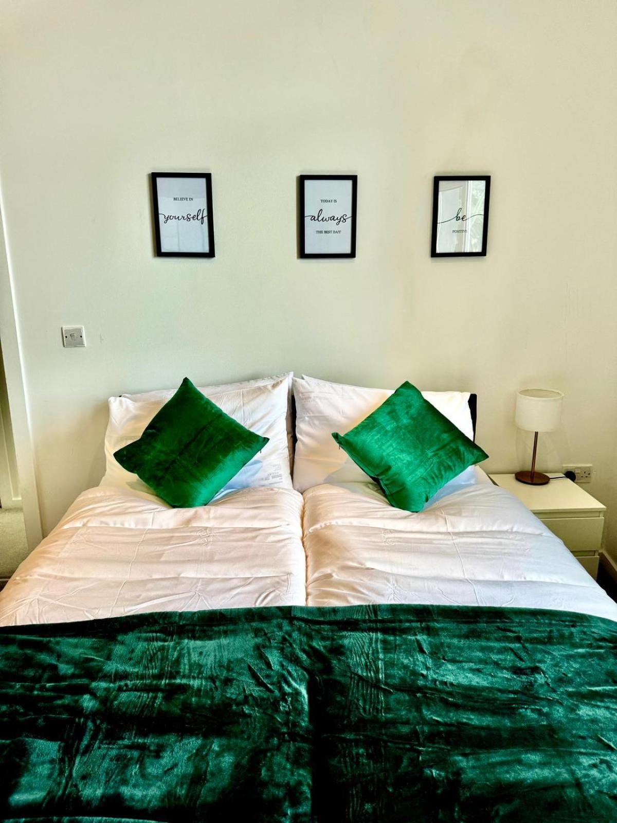 Three Bedroom House By Peacegrove Homes Short Lets & Serviced Accommodation Brighton With Free Wifi & Pet Friendly Buitenkant foto